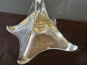 lot 34 image: Artisan Willsea Obrien Hand Blown Art Glass Vase