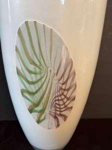 lot 33 image: Vilnians Studio Art Glass Vase