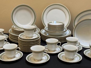 lot 22 image: Set of Vintage Noritake Tisdale China