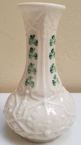 lot 147 image: Belleek Bud Vase