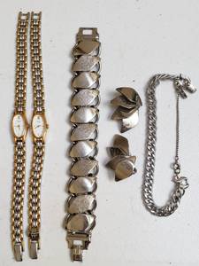 lot 141A image: Lovely Assortment of Jewelry