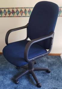 lot 143 image: Office Chair