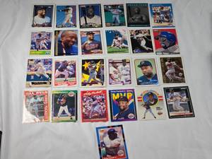 lot 97 image: Lot of 25 Kirby Puckett Cards