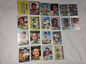 lot 140 image: Lot of 20 Vintage Minnesota Twins Baseball Cards - 1960s
