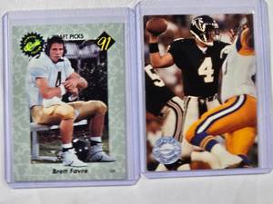 lot 213 image: Lot of 2 Brett Favre Rookie Cards 1991 Classic No. 30 & 1991 Pro Set No. 290