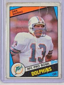 lot 219 image: Dan Marino Rookie 1984 Topps No. 123 - Card is Creased