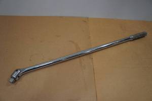 lot 18 image: MAC Tools 12 Drive 24 Breaker Bar