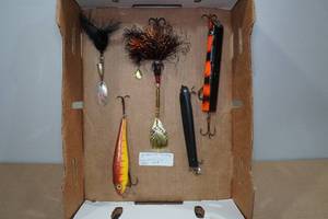 lot 88 image: 5 Musky Lures