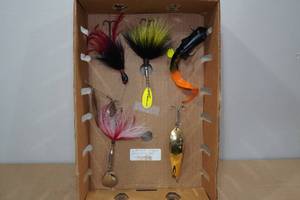 lot 89 image: 5 Musky Lures