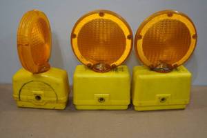 lot 128 image: 3 Safety Warning Blinking Lights