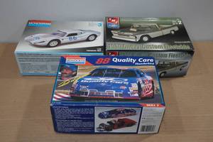 lot 141 image: 3 AMT Model Kits -Thunderbird, 60 Chevy, Porsche