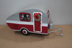 lot 150 image: All Metal Travel Trailer Dcor