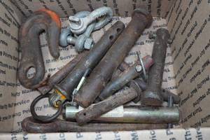 lot 204 image: Assorted Hitch Pins and Clevis