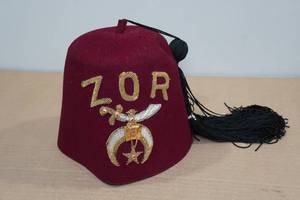 lot 223 image: Shriners Felt Fez Hat