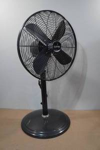 lot 254 image: Holmes Pedestal Fan