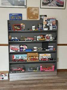 lot 617 image: Display Shelf