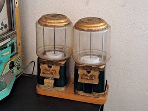 lot 610 image: Gumball Bulk Candy Dispenser 2-head
