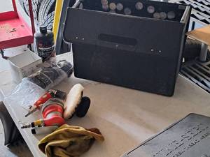lot 629 image: 3M Air Head Light Cleaning Kit w Case
