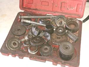 lot 631 image: Bearing Puller Kit with Case