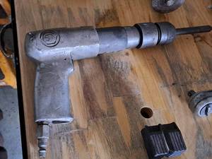 lot 640 image: Matco Tools Air Chisel