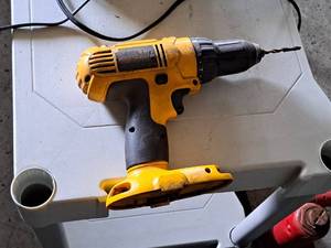 lot 642 image: DeWalt VSR 18V Cordless DrillDriver DC759