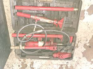 lot 655 image: Hydraulic Dent Puller