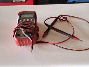 lot 672 image: Craftsman Auto-Ranging MultiMeter 82139