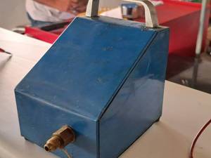 lot 678 image: Air Vacuum Pump