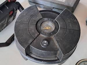 lot 689 image: Automotive Air Compressor