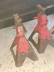 lot 705 image: Lot of (2) Jack Stands