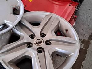 lot 718 image: Lot of (3) Assorted Wheel Hubcaps