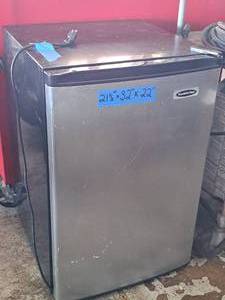 lot 731 image: Franklin Chef Mini Refrigerator