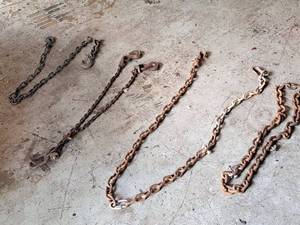lot 751 image: Lot of  Assorted HoistTow Chains w Hooks