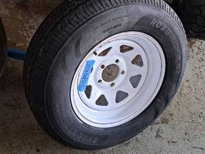 lot 711 image: Road Rider ST 20575R15 Trailer Tire with 5-Lug Rim
