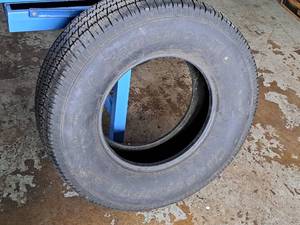 lot 713 image: Firestone Wilderness AT 26570R16 Tire