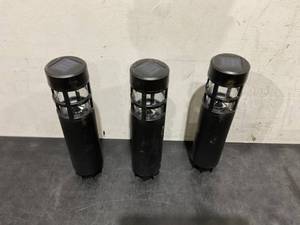 LOT OF 8 Pure Garden Solar Outdoor Bollard Lights