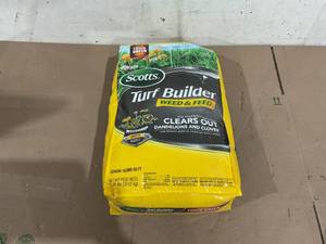 Scotts Turf Builder Weed & Feed3, Weed Killer Plus Lawn Fertilizer Covers 16,000 Sq. Ft