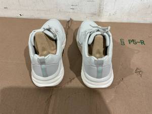 Size 9 Skechers Ladies DLux Ultra Sneaker