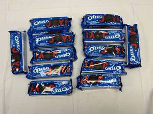 lot 87 image: OO. 12x 3.1oz Oreos