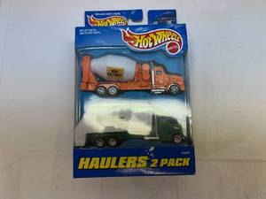 lot 96 image: SSS. HotWheels 2pack Haulers