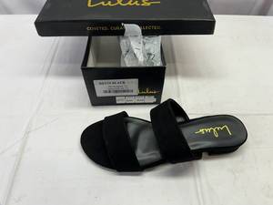 lot 126 image: Lulus-Size 7.5 Devin-Black