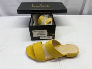 lot 129 image: Lulus-Size 5 Devin-Mustard