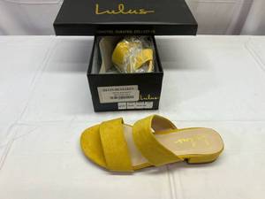 lot 132 image: Lulus-Size 5 Devin-Mustard