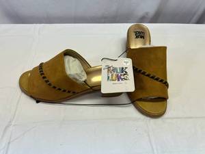 lot 138 image: Muk Luks Sandals-Size 7