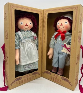 lot 32 image: APPLAUSE Raggedy Ann and Andy in Original Box w COA