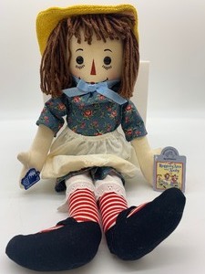 lot 35 image: APPLAUSE Raggedy Ann w Box and COA