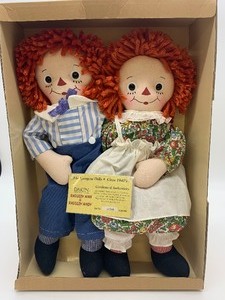 lot 36 image: DAKIN Georgian Raggedy Ann and Andy Dolls MIB LE 133410,000