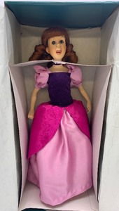 lot 110 image: DISNEY - Cinderella Doll - DRIZELLA - MIB