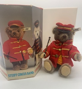 lot 49 image: Vintage STEIFF Golden Age of Circus - Bandmaster Bear - Germany