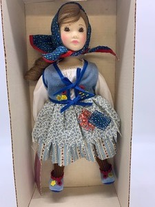 lot 101 image: Artisan SUZANNE GIBSON DOLL - Gretel